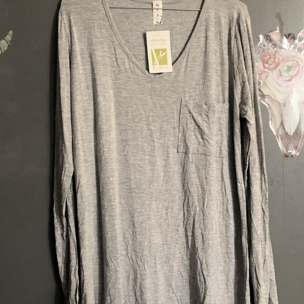 Gray Longsleeve pocket tee